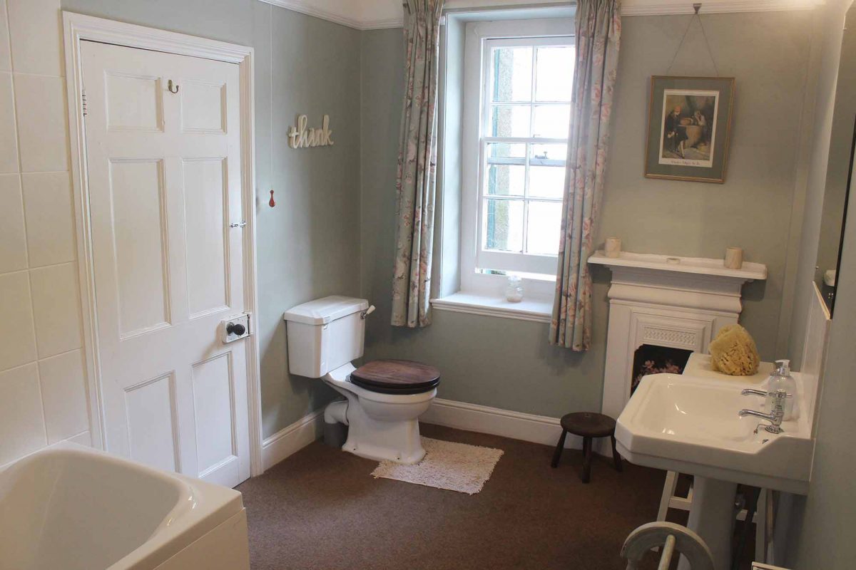 Victorian Room bathroom 1