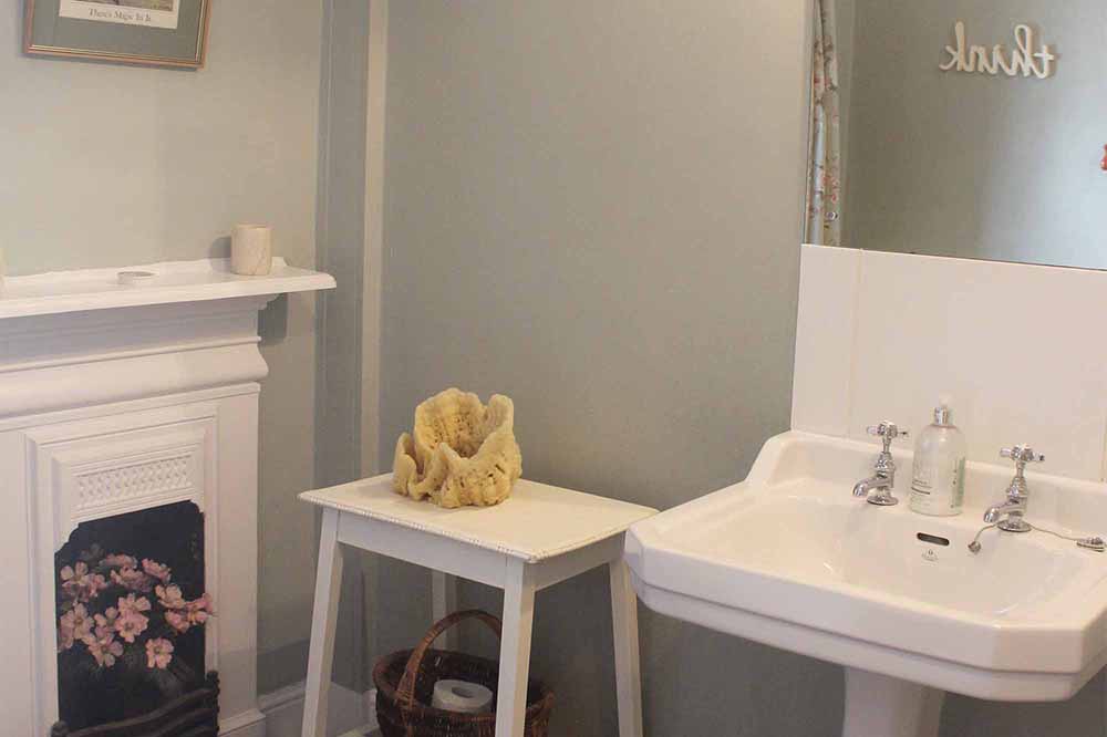 Victorian Room bathroom 2-cropped